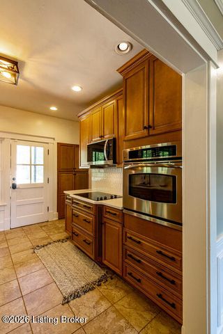 935 Cardinal Dr, Louisville, KY 40213