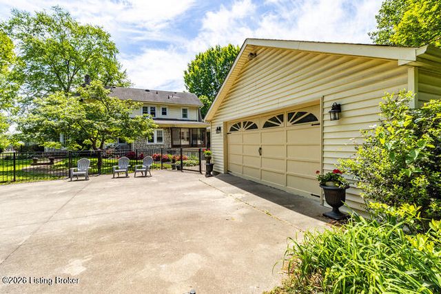 935 Cardinal Dr, Louisville, KY 40213