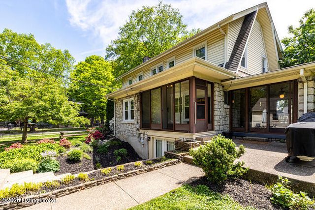 935 Cardinal Dr, Louisville, KY 40213
