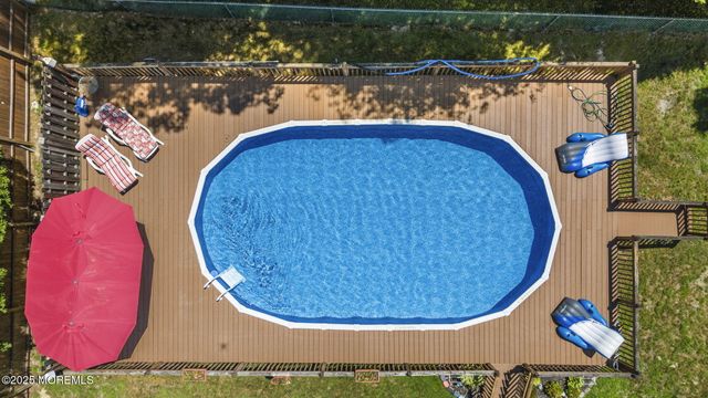 1 Spruce Way, Manalapan, NJ 07726