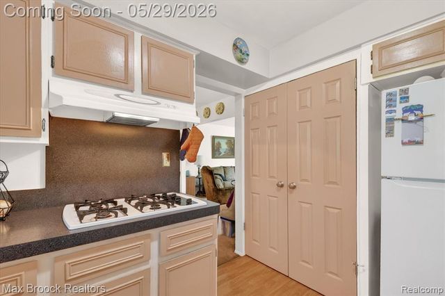 30195 Pleasant Trail, Southfield, MI 48076