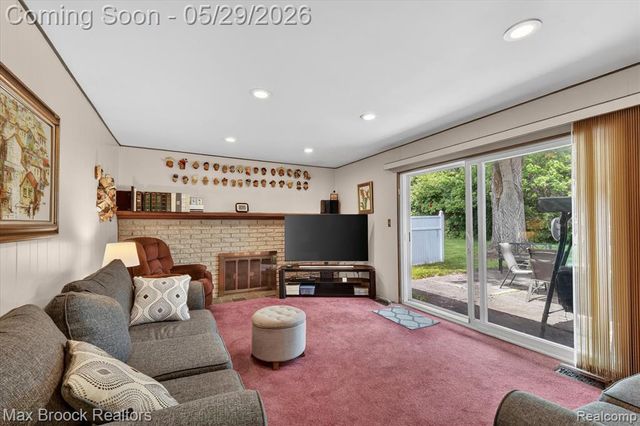 30195 Pleasant Trail, Southfield, MI 48076
