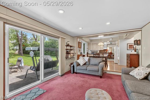 30195 Pleasant Trail, Southfield, MI 48076
