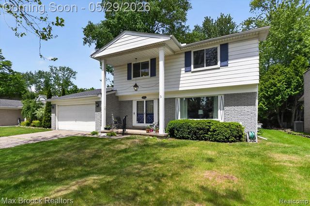 30195 Pleasant Trail, Southfield, MI 48076