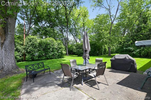 30195 Pleasant Trail, Southfield, MI 48076