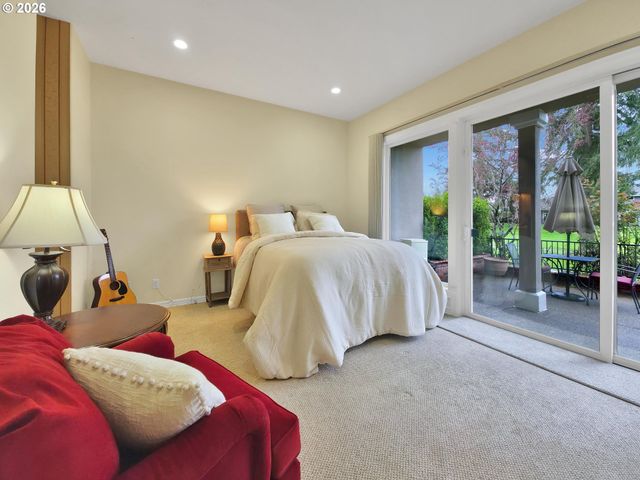 32082 Sw CHARBONNEAU Dr, Wilsonville, OR 97070