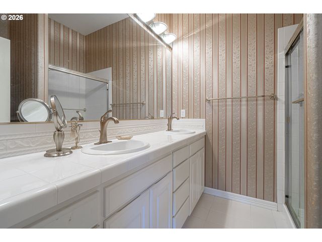 32082 Sw CHARBONNEAU Dr, Wilsonville, OR 97070