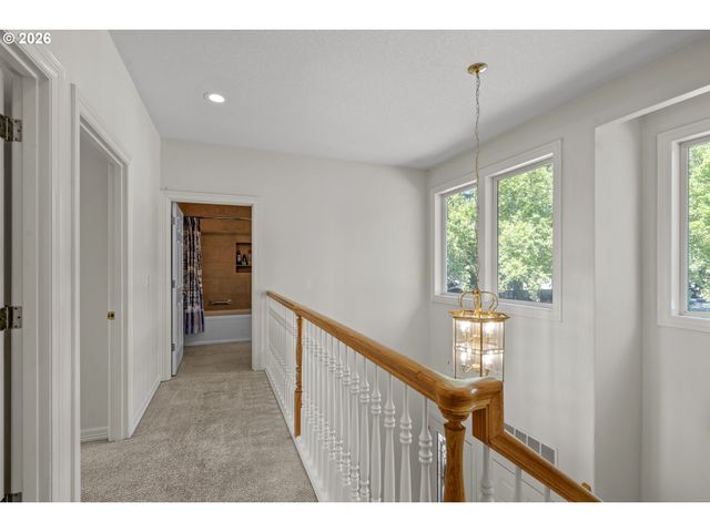 32082 Sw CHARBONNEAU Dr, Wilsonville, OR 97070