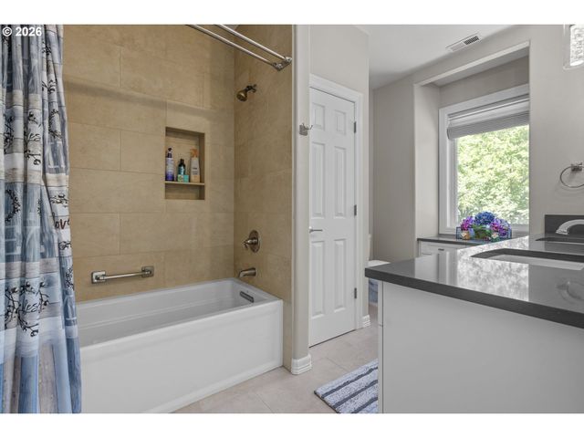 32082 Sw CHARBONNEAU Dr, Wilsonville, OR 97070