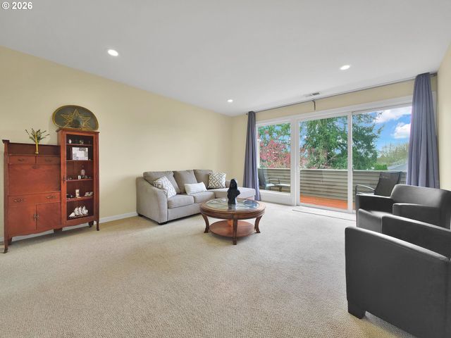 32082 Sw CHARBONNEAU Dr, Wilsonville, OR 97070