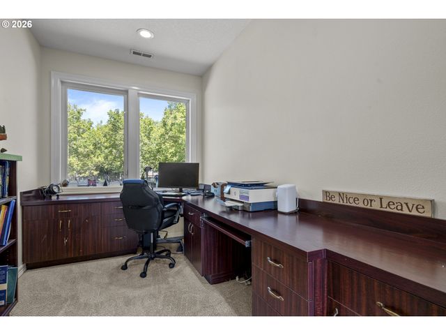 32082 Sw CHARBONNEAU Dr, Wilsonville, OR 97070