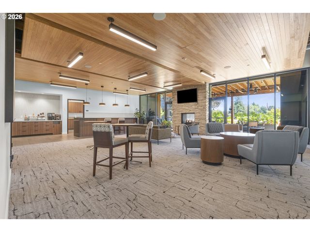 32082 Sw CHARBONNEAU Dr, Wilsonville, OR 97070