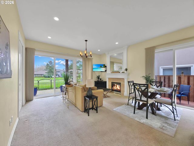 32082 Sw CHARBONNEAU Dr, Wilsonville, OR 97070