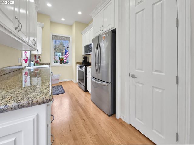 32082 Sw CHARBONNEAU Dr, Wilsonville, OR 97070