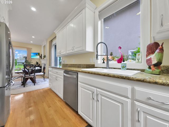 32082 Sw CHARBONNEAU Dr, Wilsonville, OR 97070