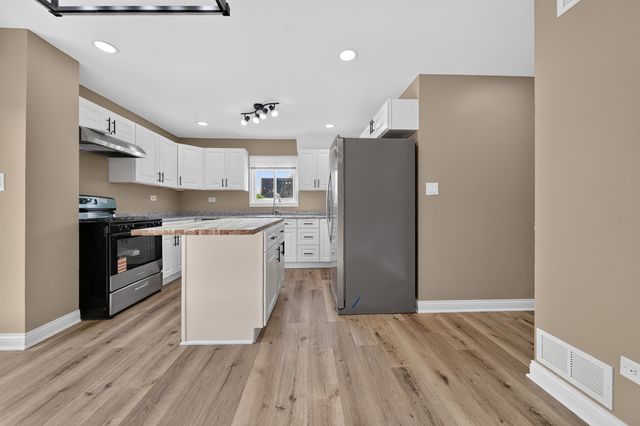 17089 Crane Avenue, Hazel Crest, IL 60429