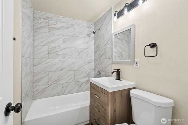 3012 SW 102nd Street, Seattle, WA 98146