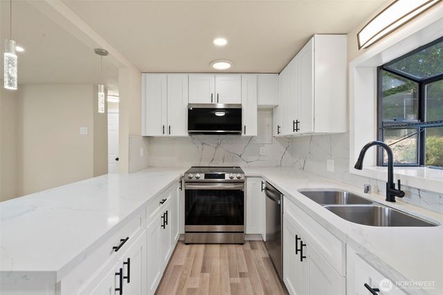 3012 SW 102nd Street, Seattle, WA 98146