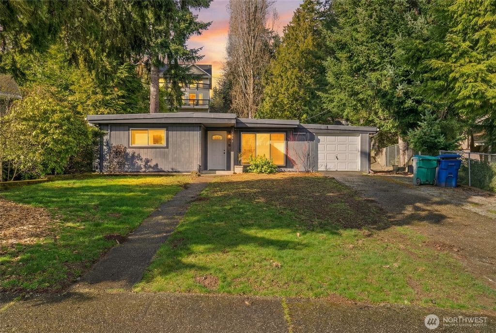 3012 SW 102nd Street, Seattle, WA 98146