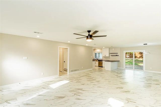 4112 Barnsley Court, Arlington, TX 76016