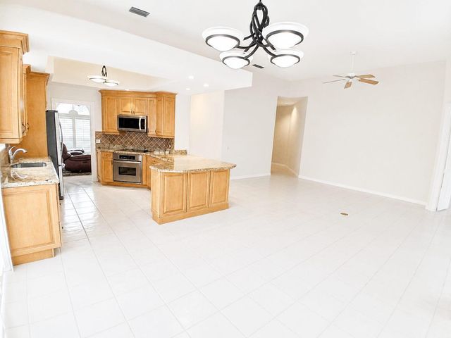 8465 BEACONHILL Road, Palm Beach Gardens, FL 33410