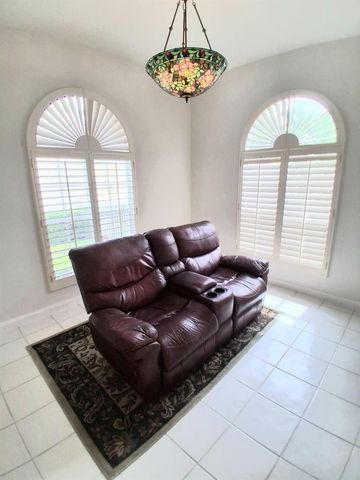 8465 BEACONHILL Road, Palm Beach Gardens, FL 33410