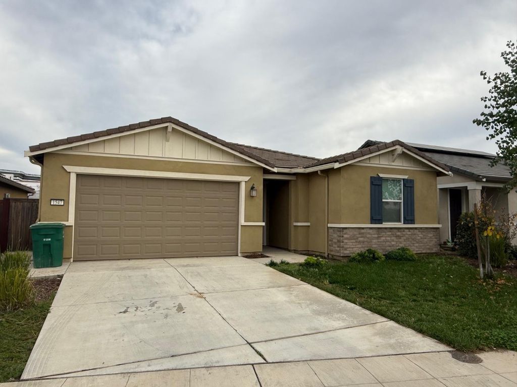1547 Encantada Avenue, Madera, CA 93637