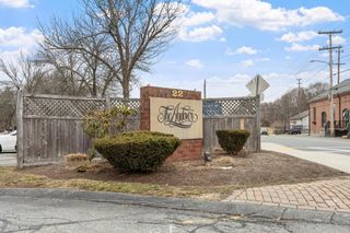 22 Railroad St 504, Andover, MA 01810