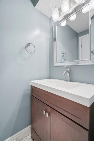 1683 Saint Albans Court, 22-83, Columbus, OH 43220