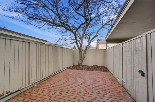 1683 Saint Albans Court, 22-83, Columbus, OH 43220