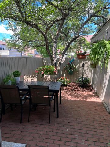 1683 Saint Albans Court, 22-83, Columbus, OH 43220