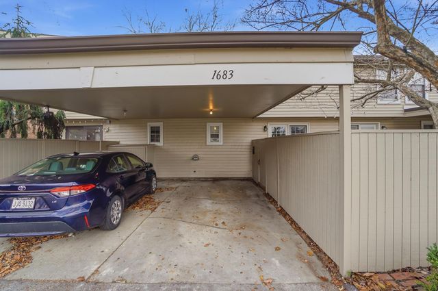 1683 Saint Albans Court, 22-83, Columbus, OH 43220