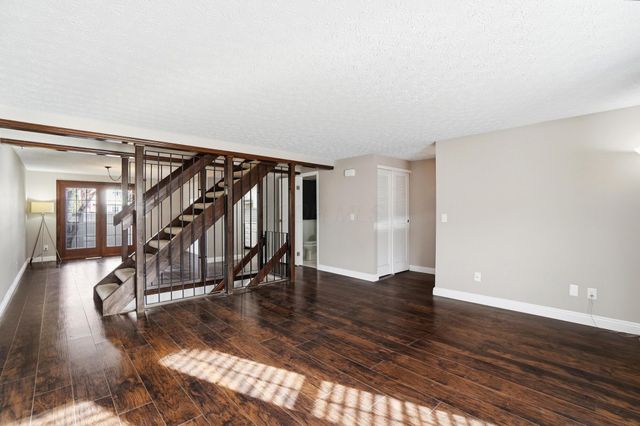 1683 Saint Albans Court, 22-83, Columbus, OH 43220