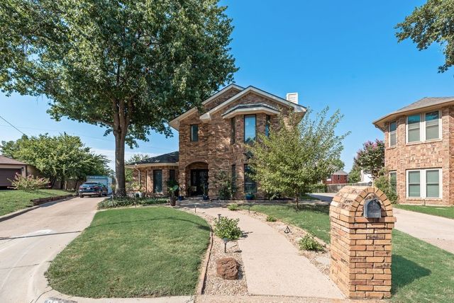 3910 Kingsferry Court, Arlington, TX 76016