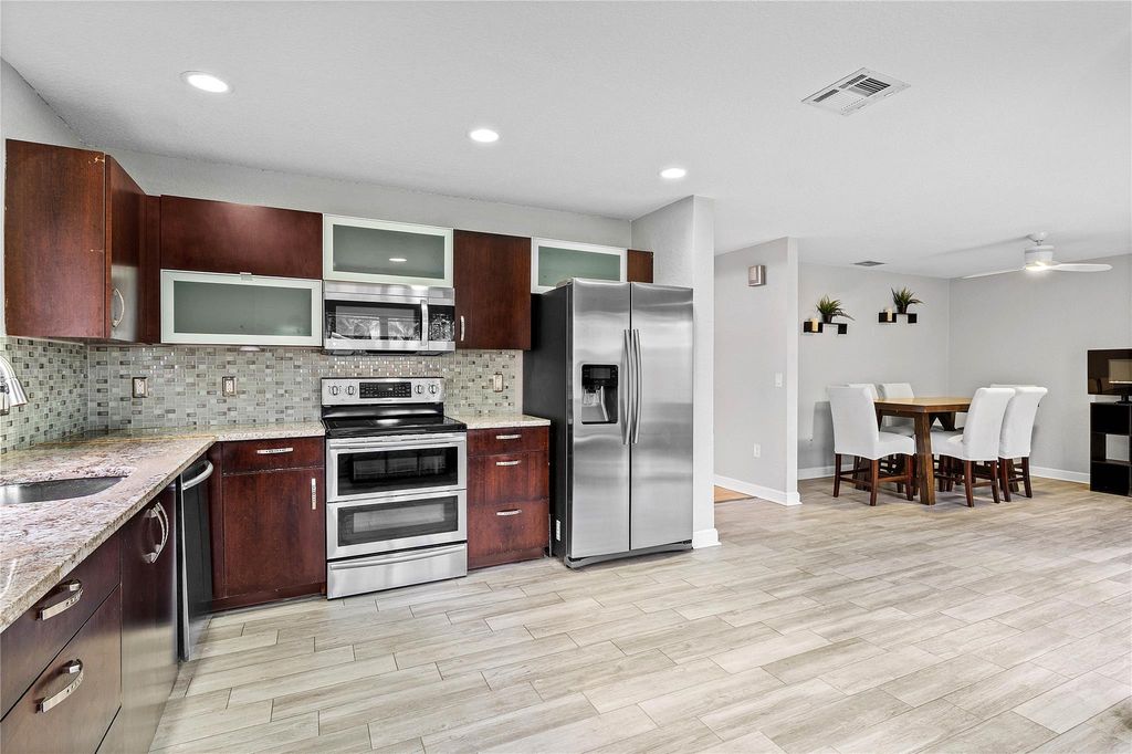 Image 11 of property listing at 7665 NW 61st Ter, Parkland, FL 33067