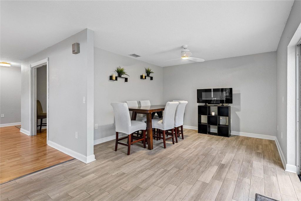 Image 12 of property listing at 7665 NW 61st Ter, Parkland, FL 33067