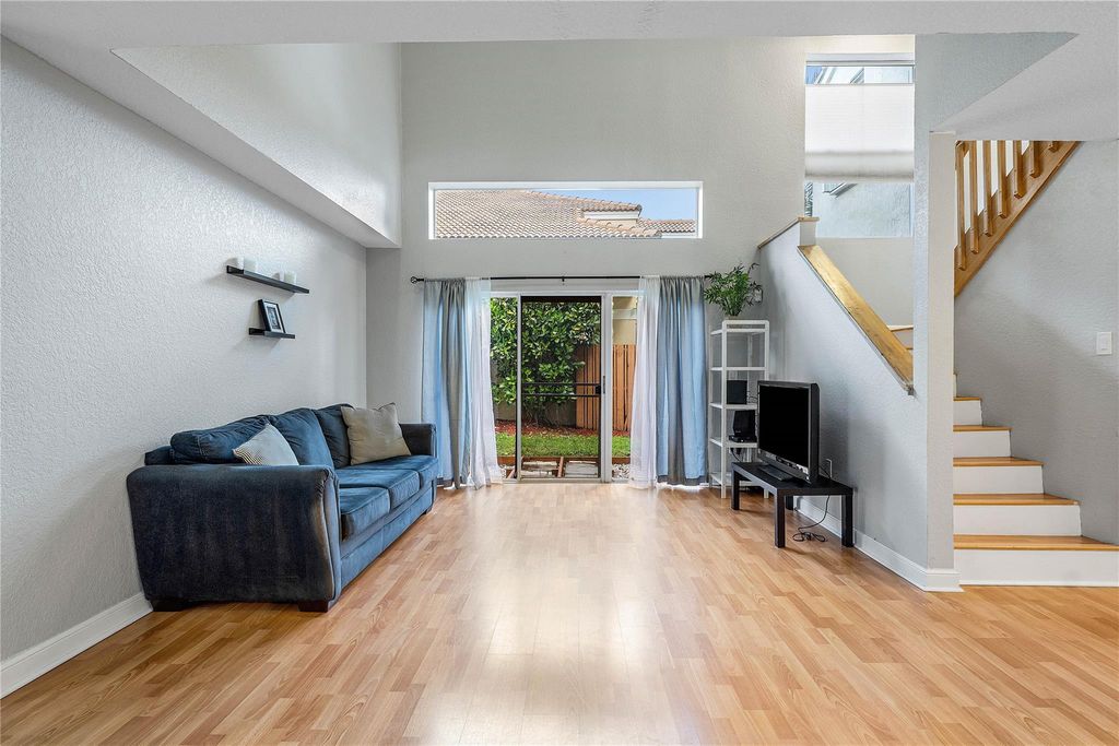 Image 4 of property listing at 7665 NW 61st Ter, Parkland, FL 33067