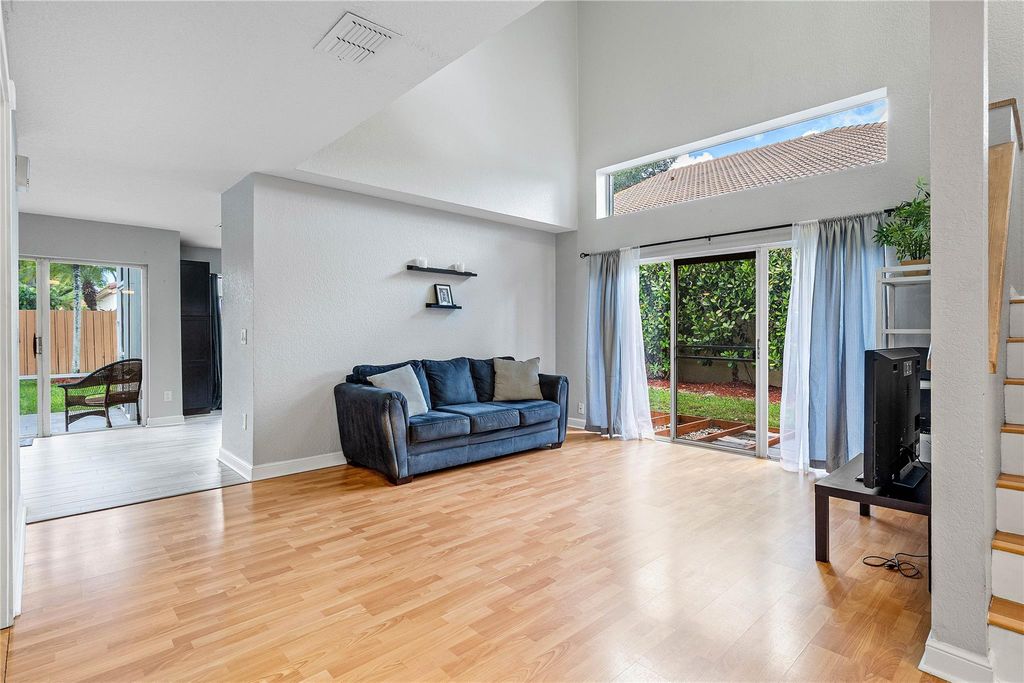 Image 6 of property listing at 7665 NW 61st Ter, Parkland, FL 33067