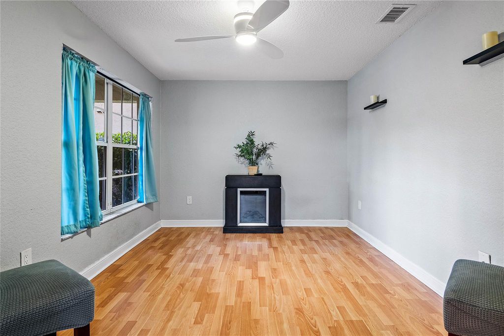 Image 7 of property listing at 7665 NW 61st Ter, Parkland, FL 33067