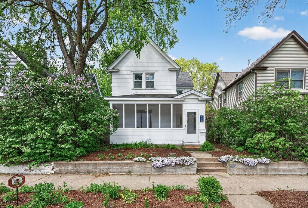 819 26th Avenue NE, Minneapolis, MN 55418