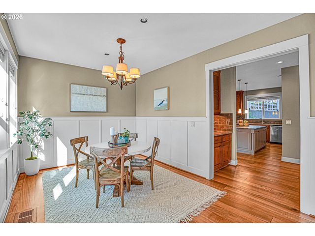 730 Sw MENEFEE Ln, Portland, OR 97239