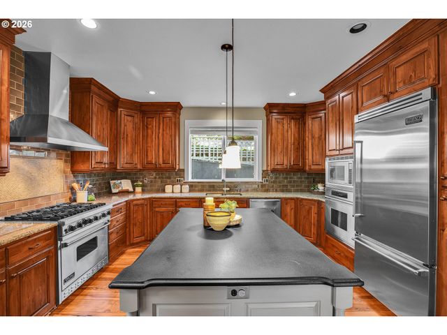 730 Sw MENEFEE Ln, Portland, OR 97239