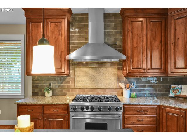 730 Sw MENEFEE Ln, Portland, OR 97239