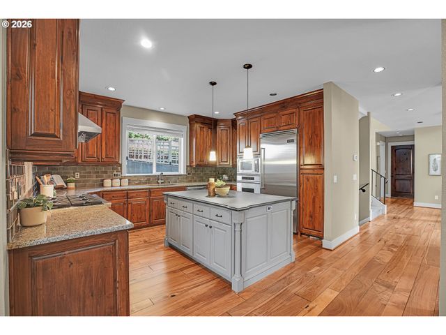 730 Sw MENEFEE Ln, Portland, OR 97239
