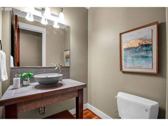 730 Sw MENEFEE Ln, Portland, OR 97239