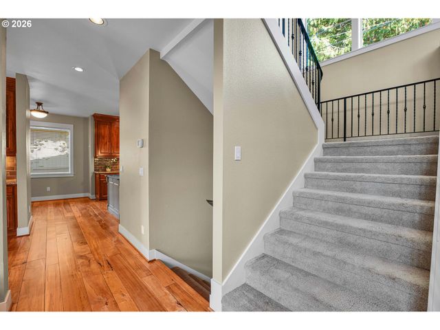730 Sw MENEFEE Ln, Portland, OR 97239
