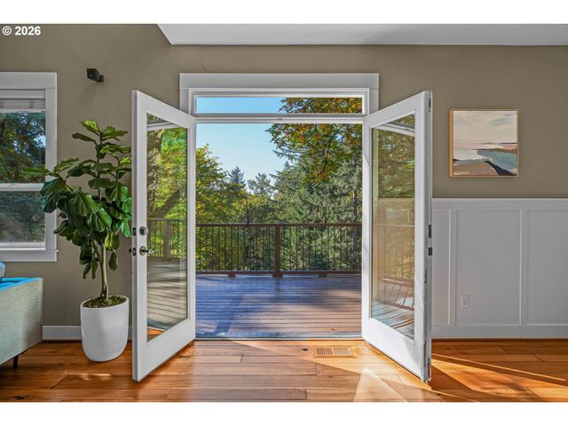 730 Sw MENEFEE Ln, Portland, OR 97239