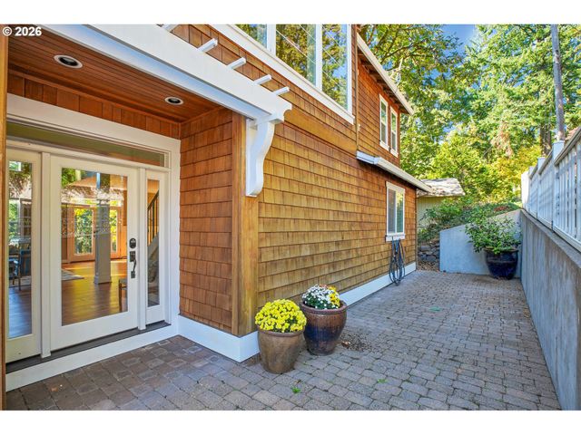 730 Sw MENEFEE Ln, Portland, OR 97239