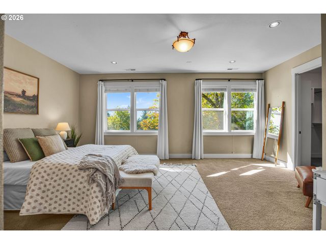 730 Sw MENEFEE Ln, Portland, OR 97239