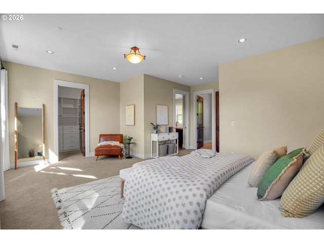 730 Sw MENEFEE Ln, Portland, OR 97239